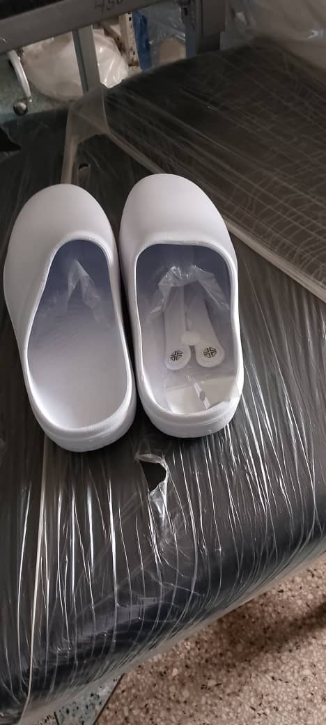 Theatre Crocs, white